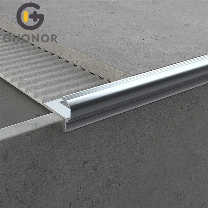 Anodized एल्यूमीनियम सीढ़ी nosing